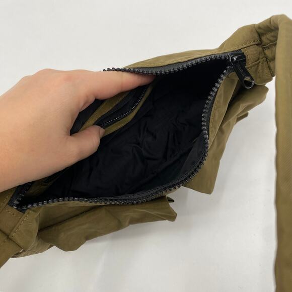 BAGGU Cargo Shoulder Bag - Picture 5 of 7